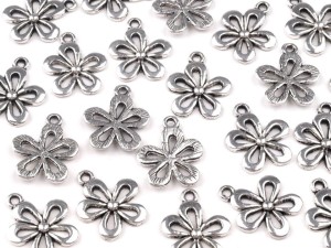Zawieszka Kwiat 15x18mm(2).jpg