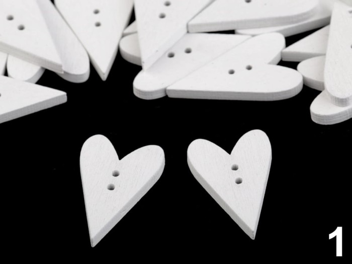 Guzik drewniany serce.jpg