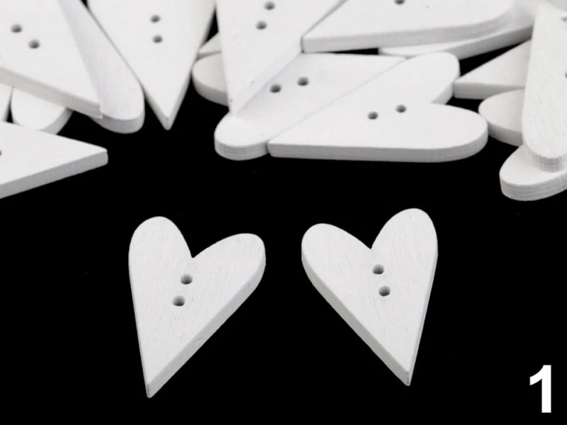 Guzik drewniany serce.jpg