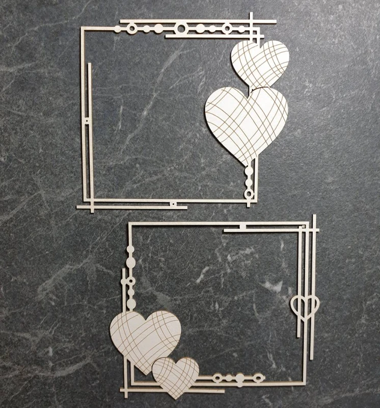 prostokątne-ramki-z-grawerowanymi-sercami.jpg