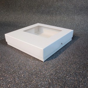 Pudełko z okienkiem kwadratowe białe1.jpg