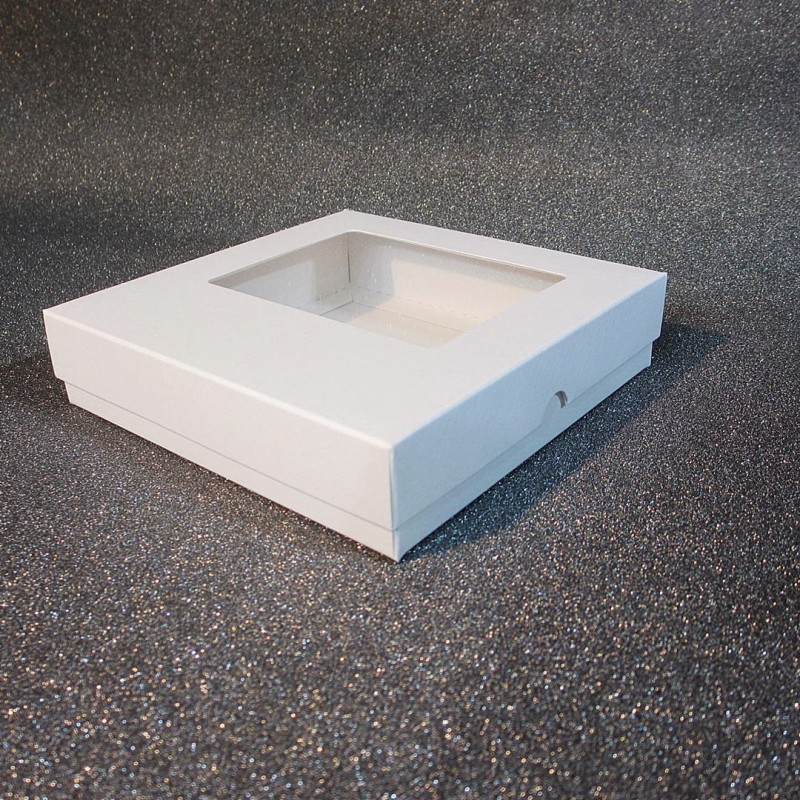 Pudełko z okienkiem kwadratowe białe1.jpg