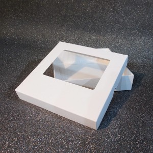 Pudełko z okienkiem kwadratowe białe3.jpg