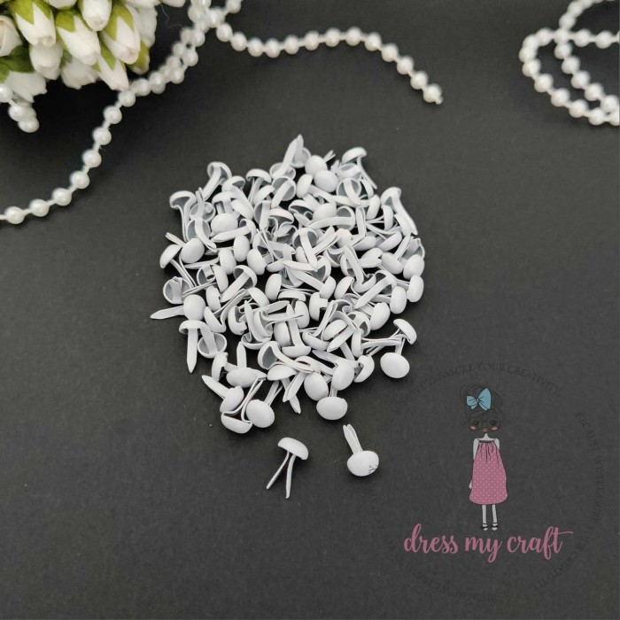 Ćwieki-dress-my-craft-brads-colored-powder-white_1.jpg