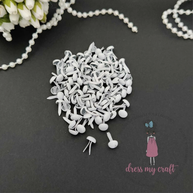 Ćwieki-dress-my-craft-brads-colored-powder-white_1.jpg