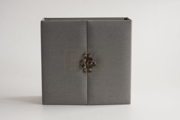 album-bazyliszek-szary-6-kart z zapieciem.jpg