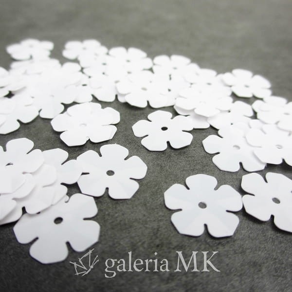 cekiny białe kwiatki.JPG