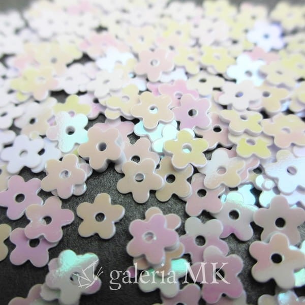 cekiny kwiatki-biały opalizujący.JPG