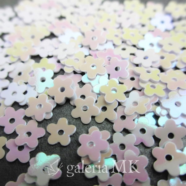 cekiny kwiatki-biały opalizujący.JPG