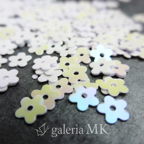 cekiny kwiatki-biały opalizujący_1.JPG