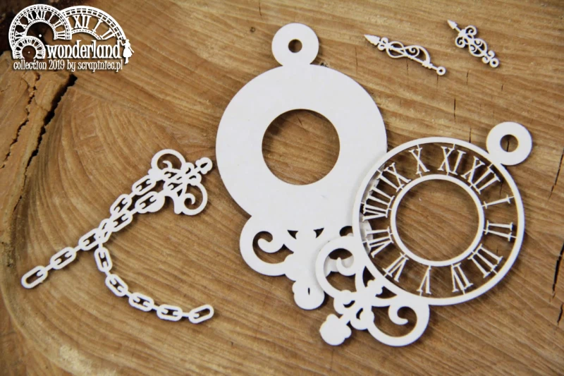 IMG_9795_Wonderland - Clock on a chain_2.jpg