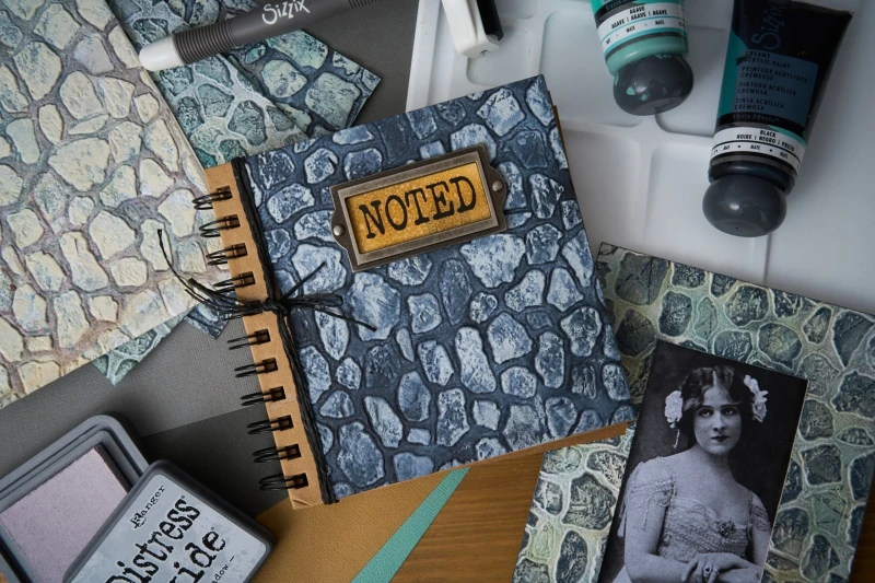 Folder-do-embossingu-sizzix-3d-texture-fades-by-tim-holtz-a5-cobblestone_1.jpg