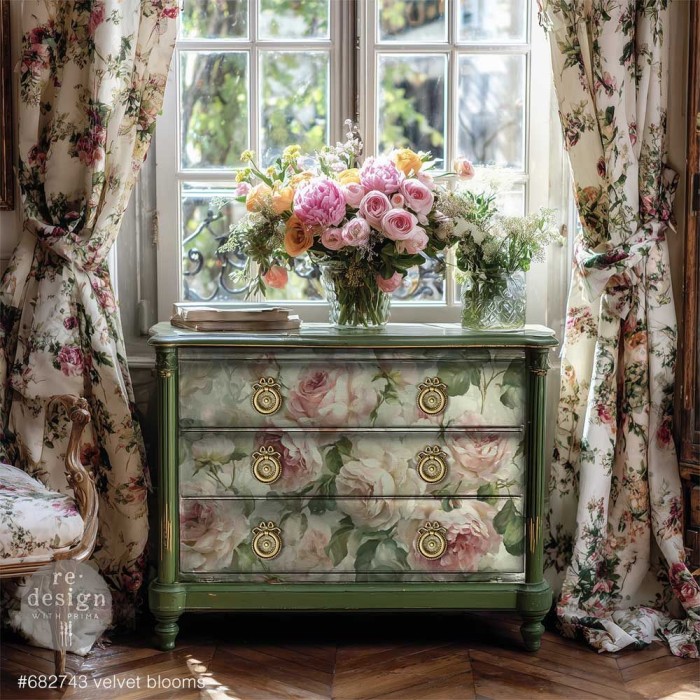 Papier-do-decoupage-A1-re-design-with-prima-velvet-bloom_1.jpg
