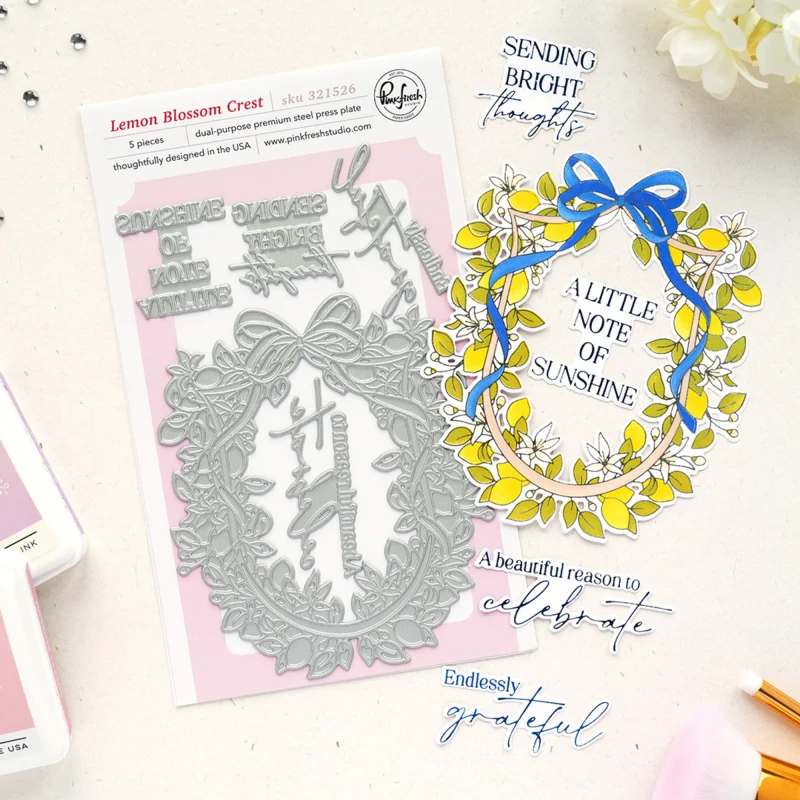 Plytka-do-tloczenia-pinkfresh-studio-sunlit-manor-press-plate-lemon-blossom-crest.jpg