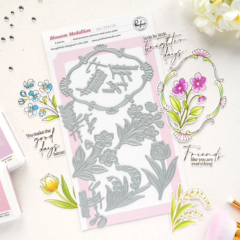 Plytka-do-tloczenia-pinkfresh-studio-sunlit-manor-press-plate-blossom-medallion.jpg
