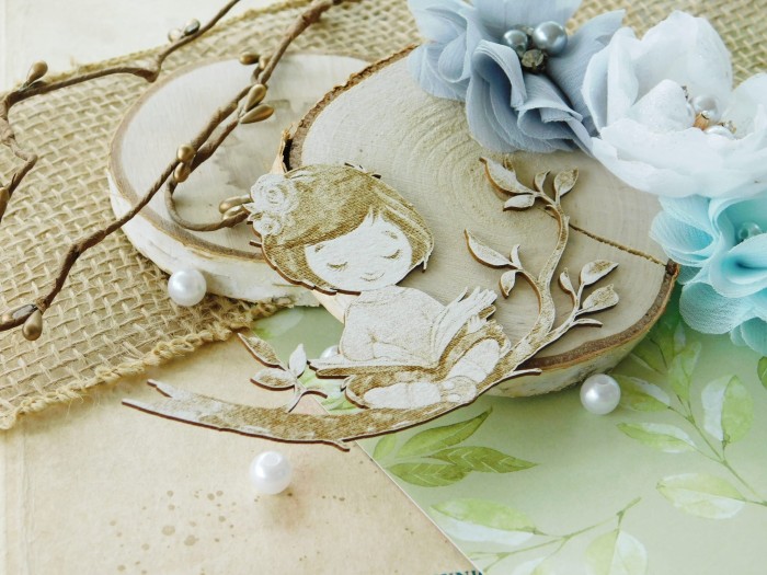 Dziewczynka Renatka na gałęzi.jpg