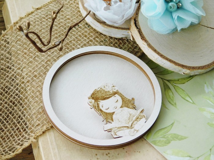 mądre dzieci - Shaker BOX - Dziewczynka Paulinka z książką.jpg