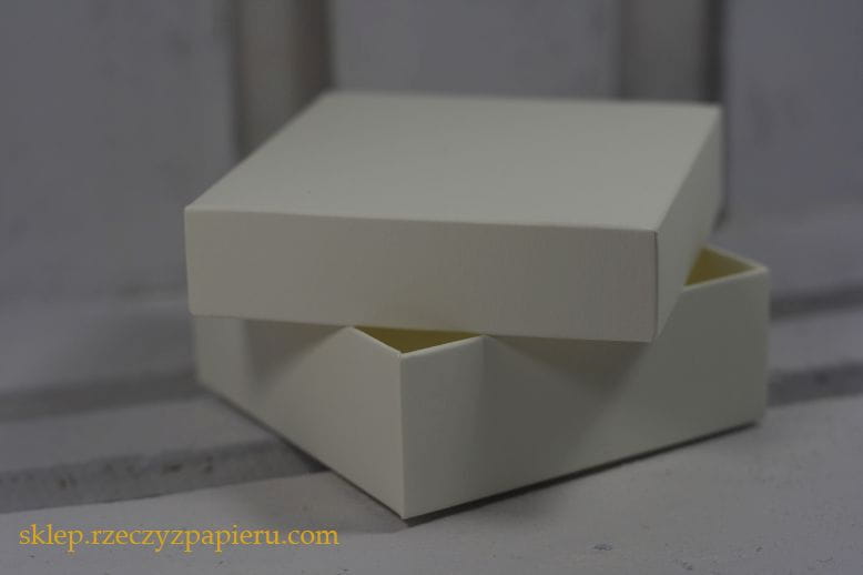 Pudeleczko_na_upominki_z_wieczkiem_02 biale_8X8X3.jpg