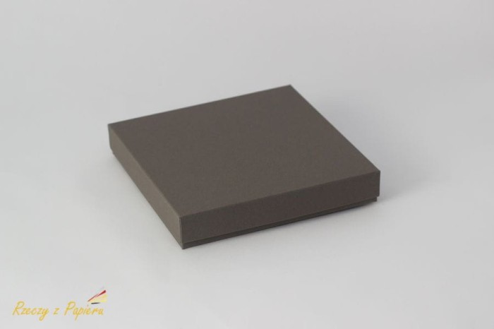 Pudelko_pelne_na_kartke_kwadratowe_-_szare.jpg